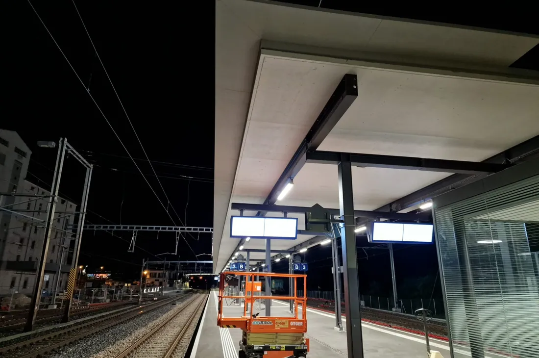 Intervention en gare : engin sous la marquise du quai